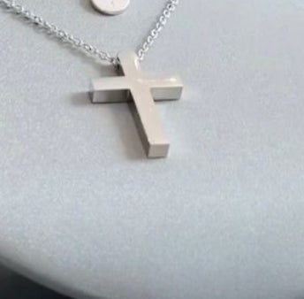 Cruz con Cadena