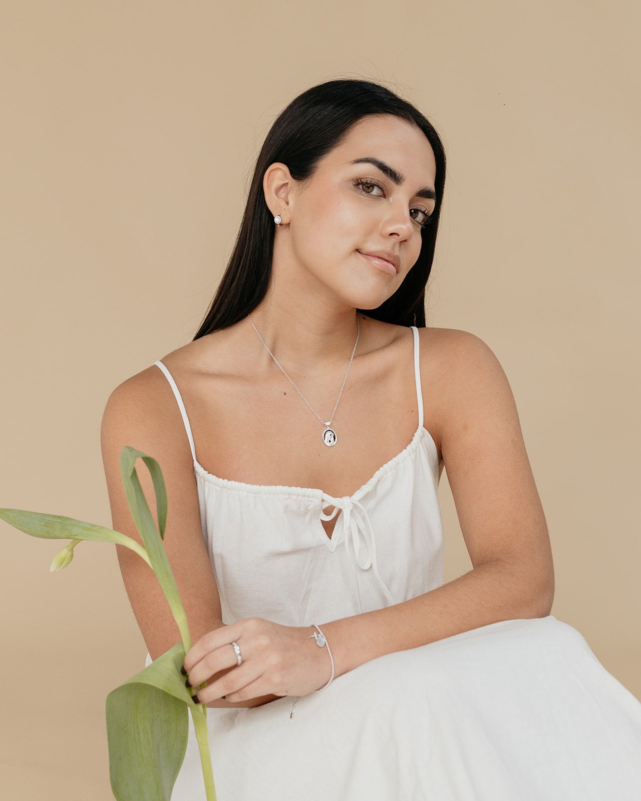 Pulsera con la Virgen de la Medalla Milagrosa y Cruz