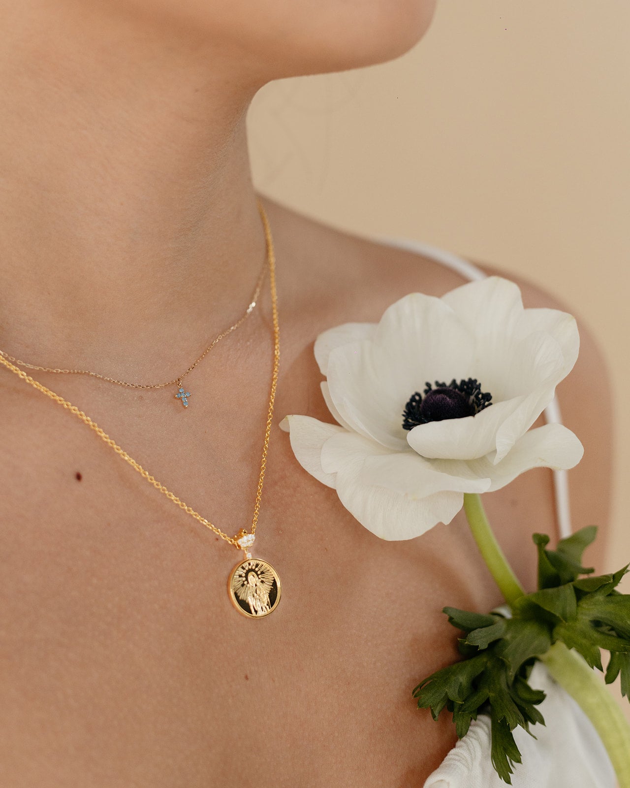 Cadena con Cruz de Turquesas 14K
