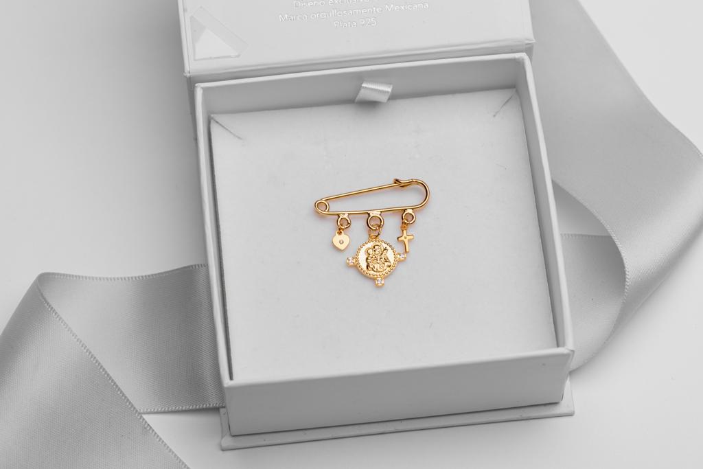 Seguro San José with heart and cross charms