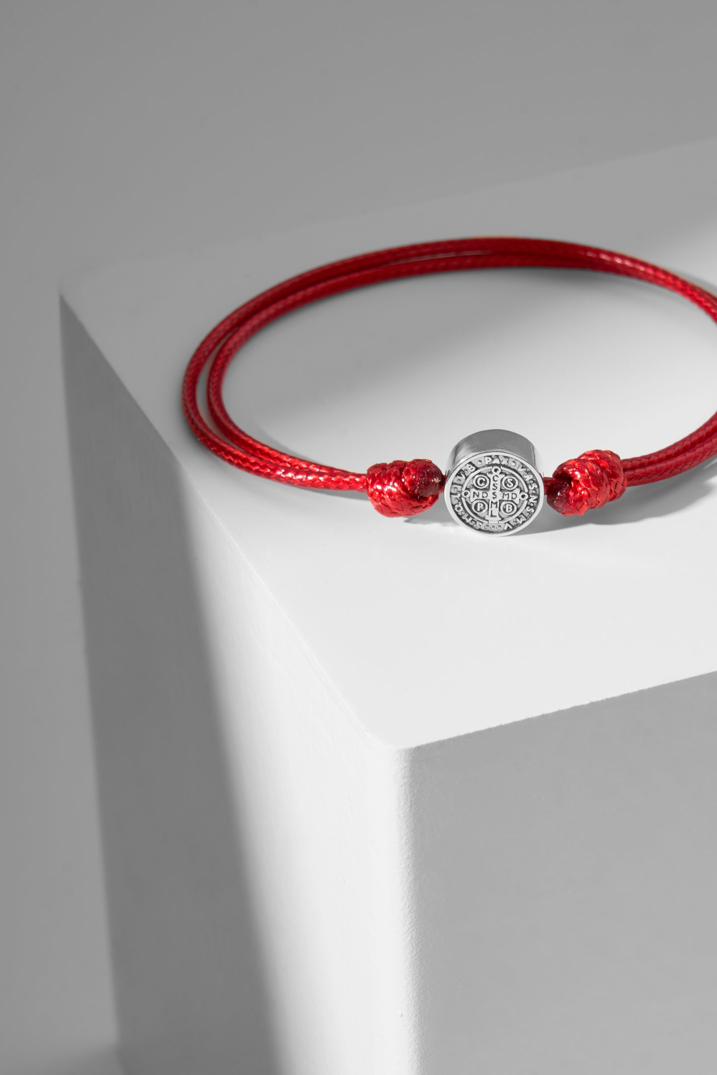 Pulsera medalla de San Benito