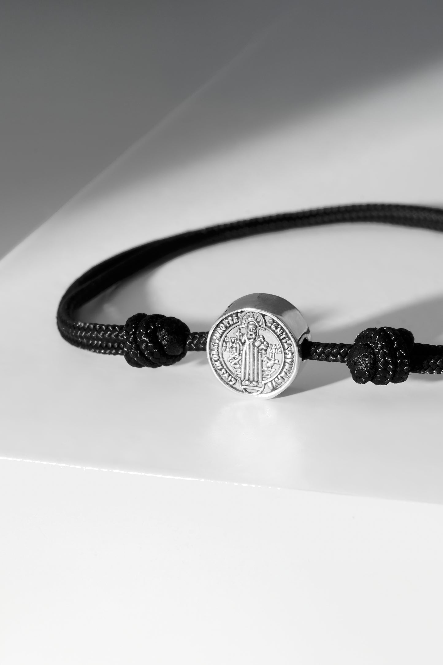 Pulsera medalla de San Benito