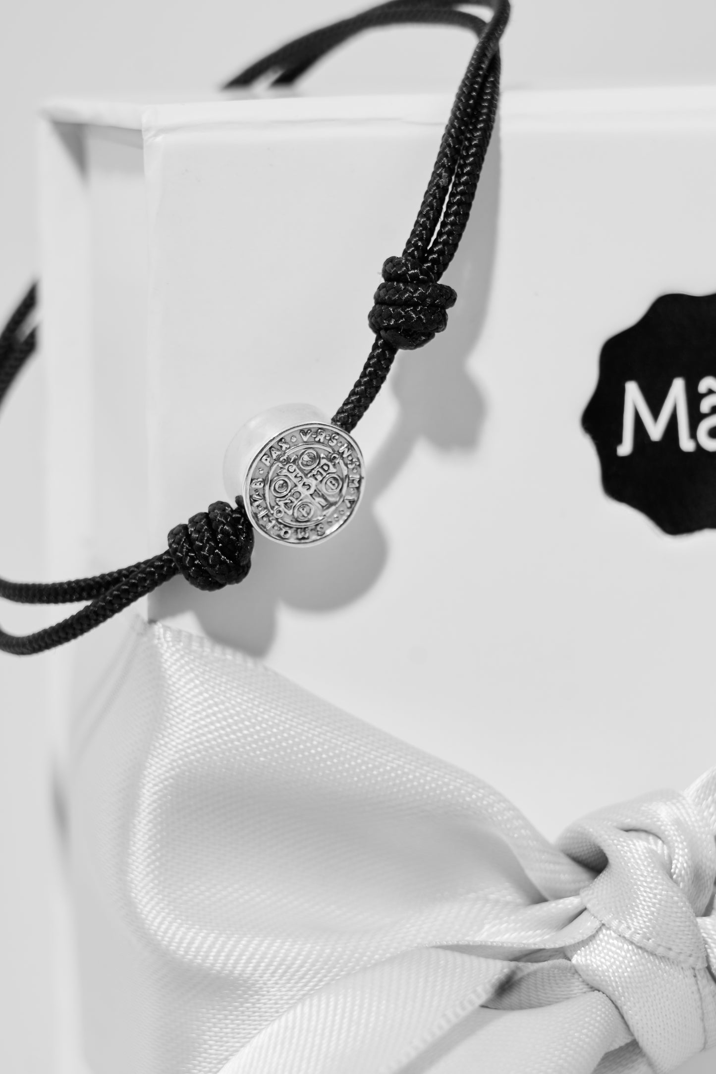 Pulsera medalla de San Benito