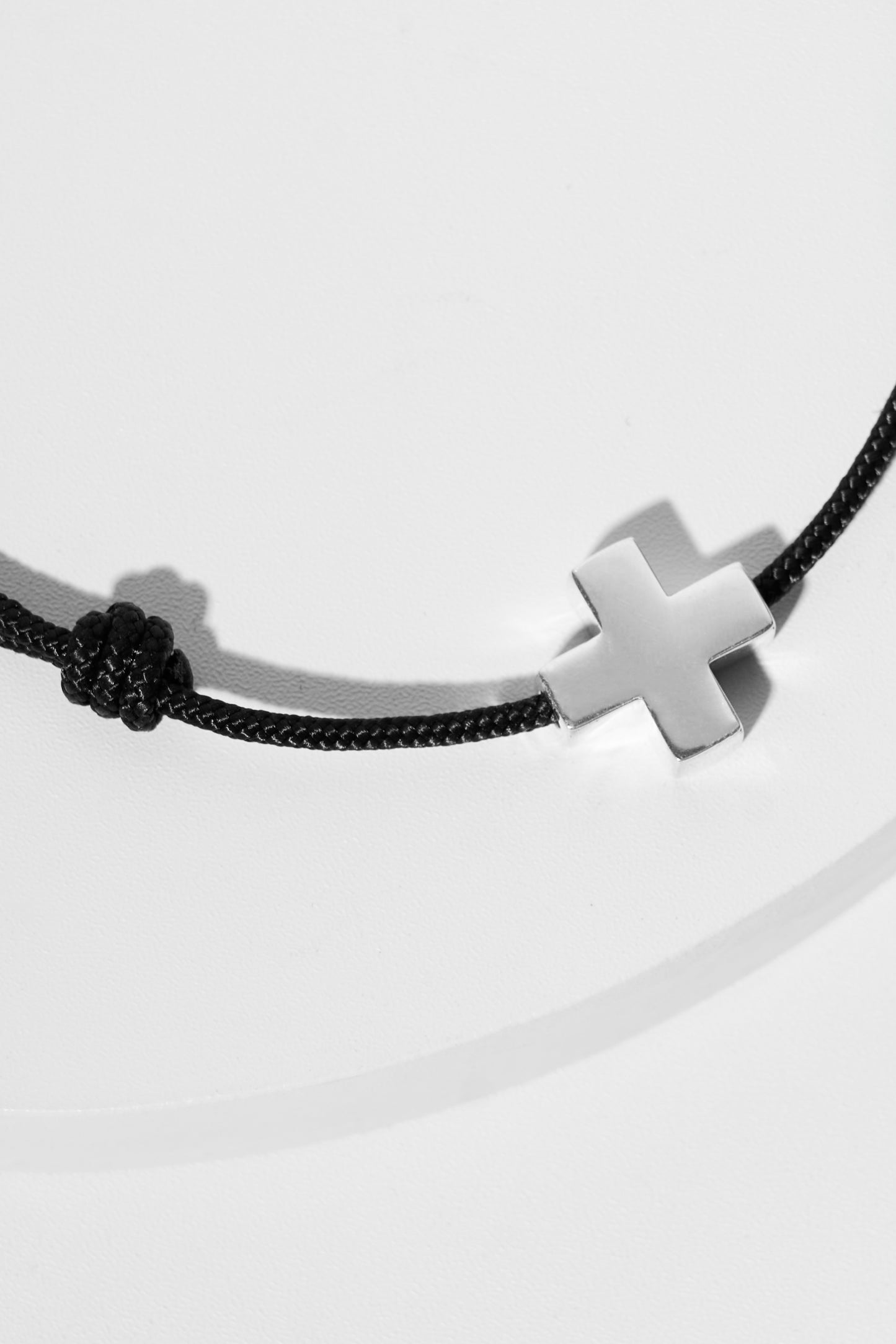 Pulsera Cruz en cordiño