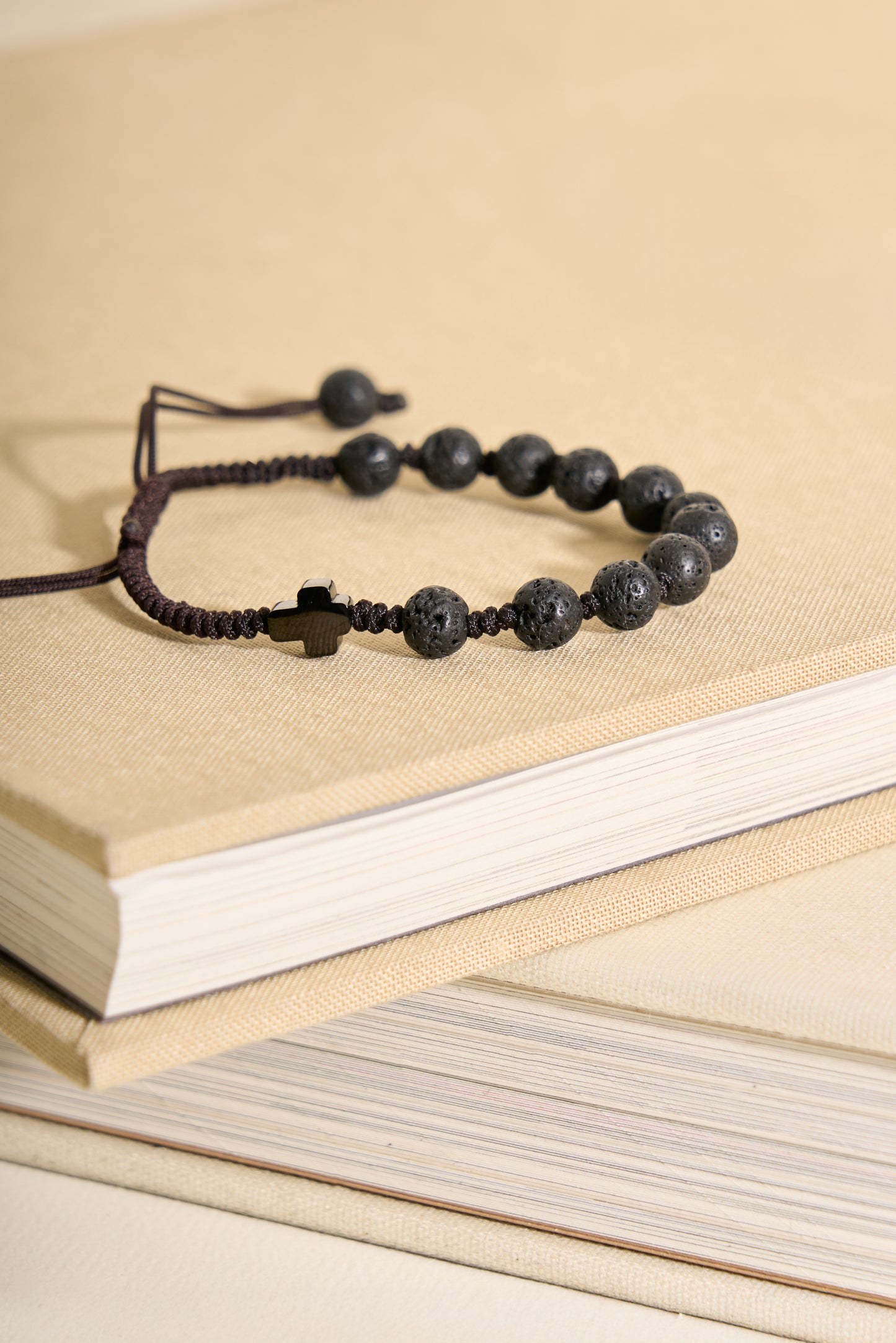 Pulsera Decenario de piedras negras para hombre