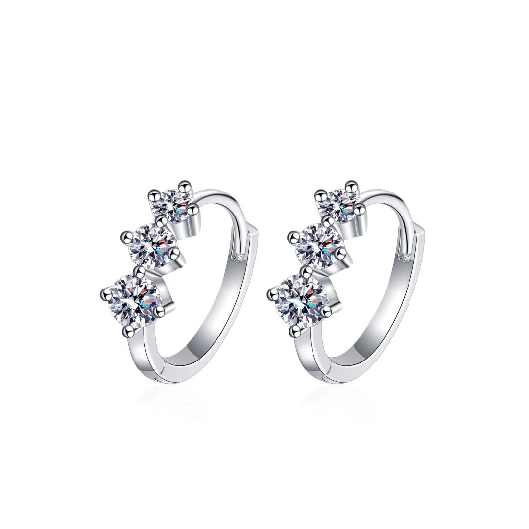 Aretes arracadas tipo huggies con 3 Moissanitas