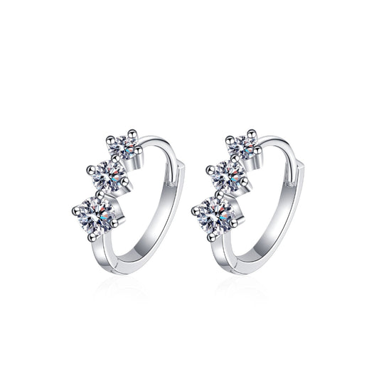 Aretes arracadas tipo huggies con 3 Moissanitas