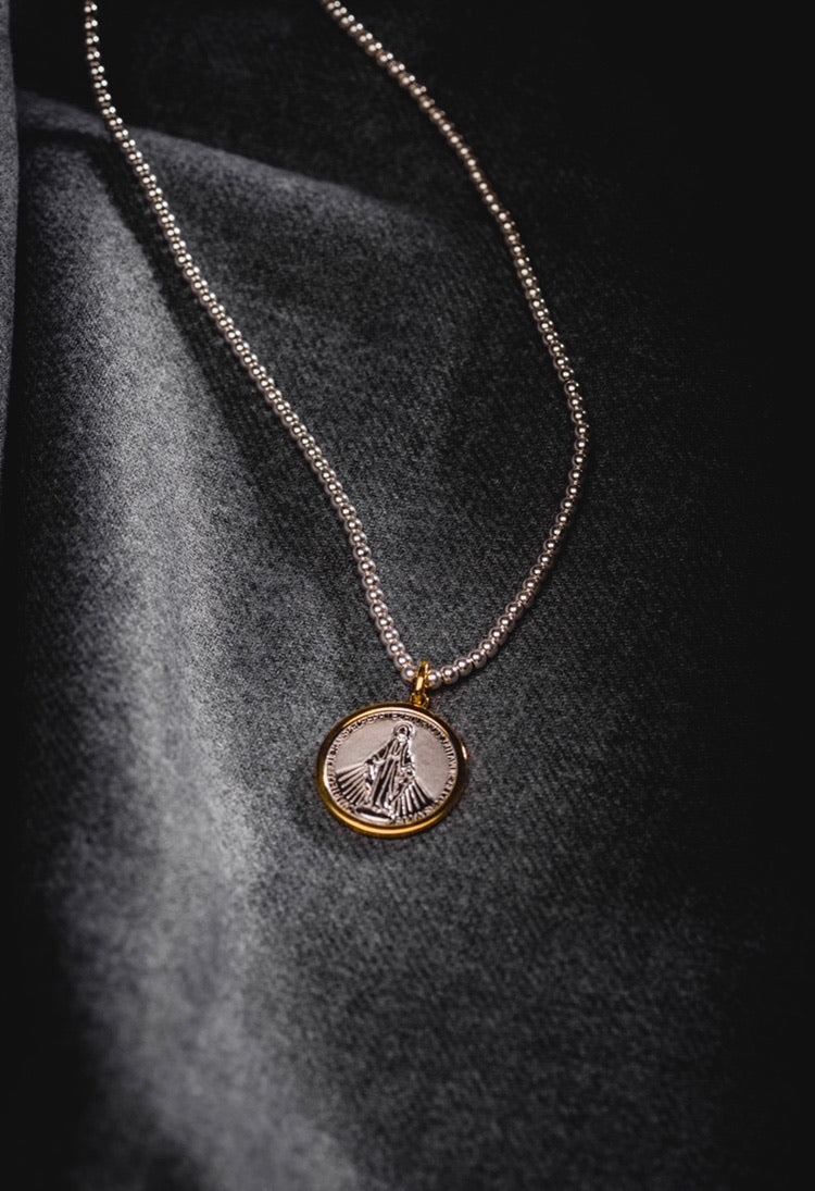 Collar de la Virgen de la Medalla Milagrosa con cadena de bolitas